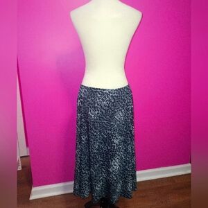🚨Price Final!🚨Chico's Ladies Animal Print Stretch Midi Skirt (Chico's size 3)